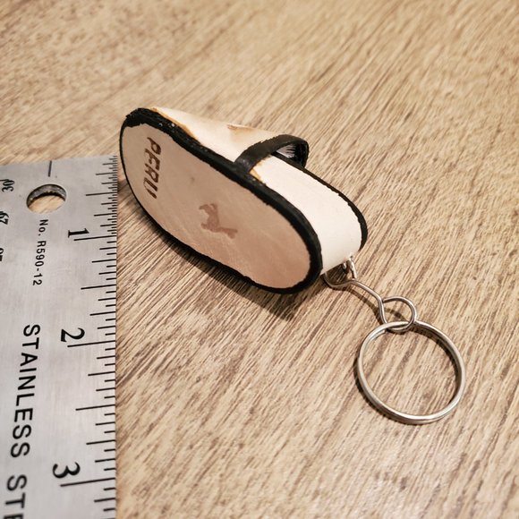Handmade Peruvian shoe keychain - Picture 2 of 2